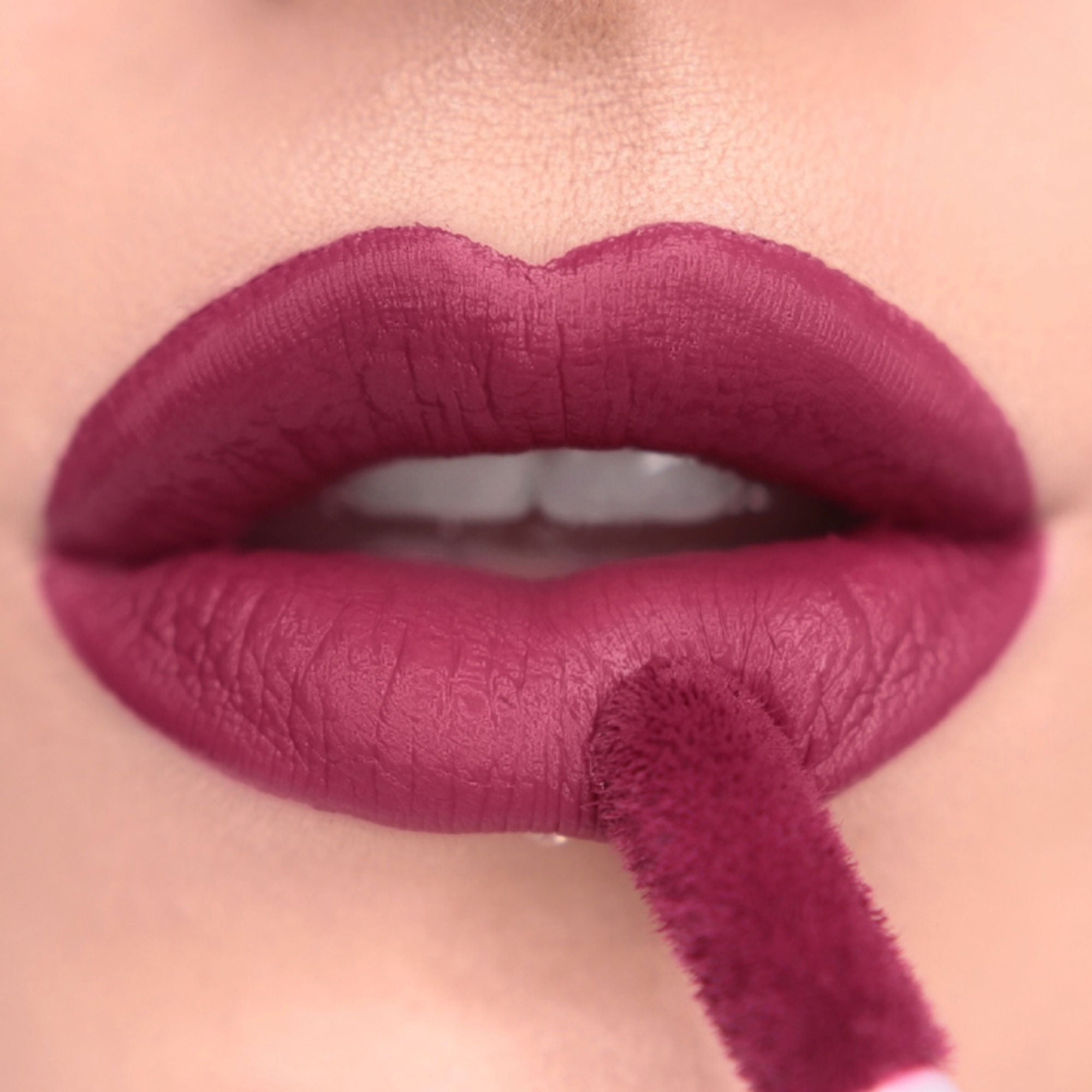 Makeup Revolution Matte Bomb - Burgundy Star - Distacart