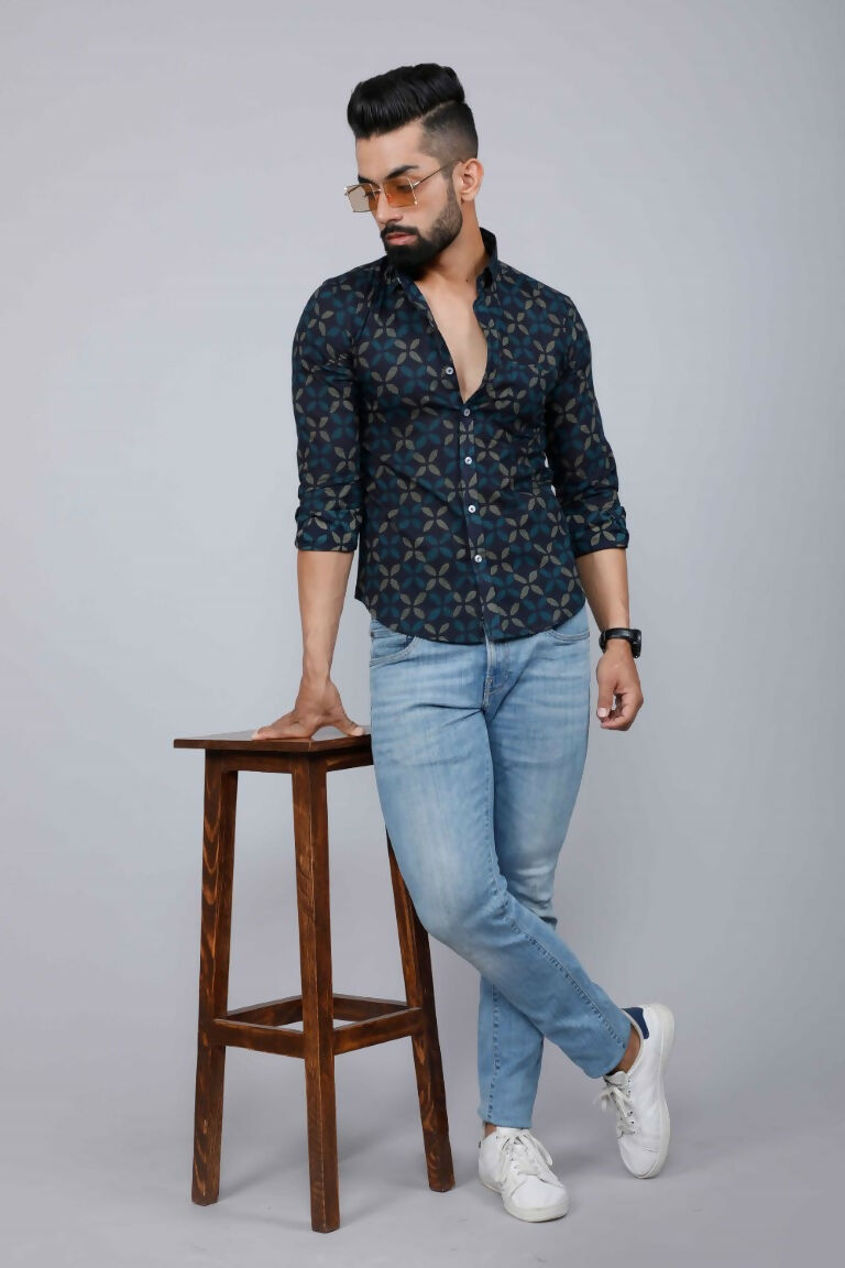 Miravan Men's Blue Floral Print Slim Fit Shirt with Patch Pocket