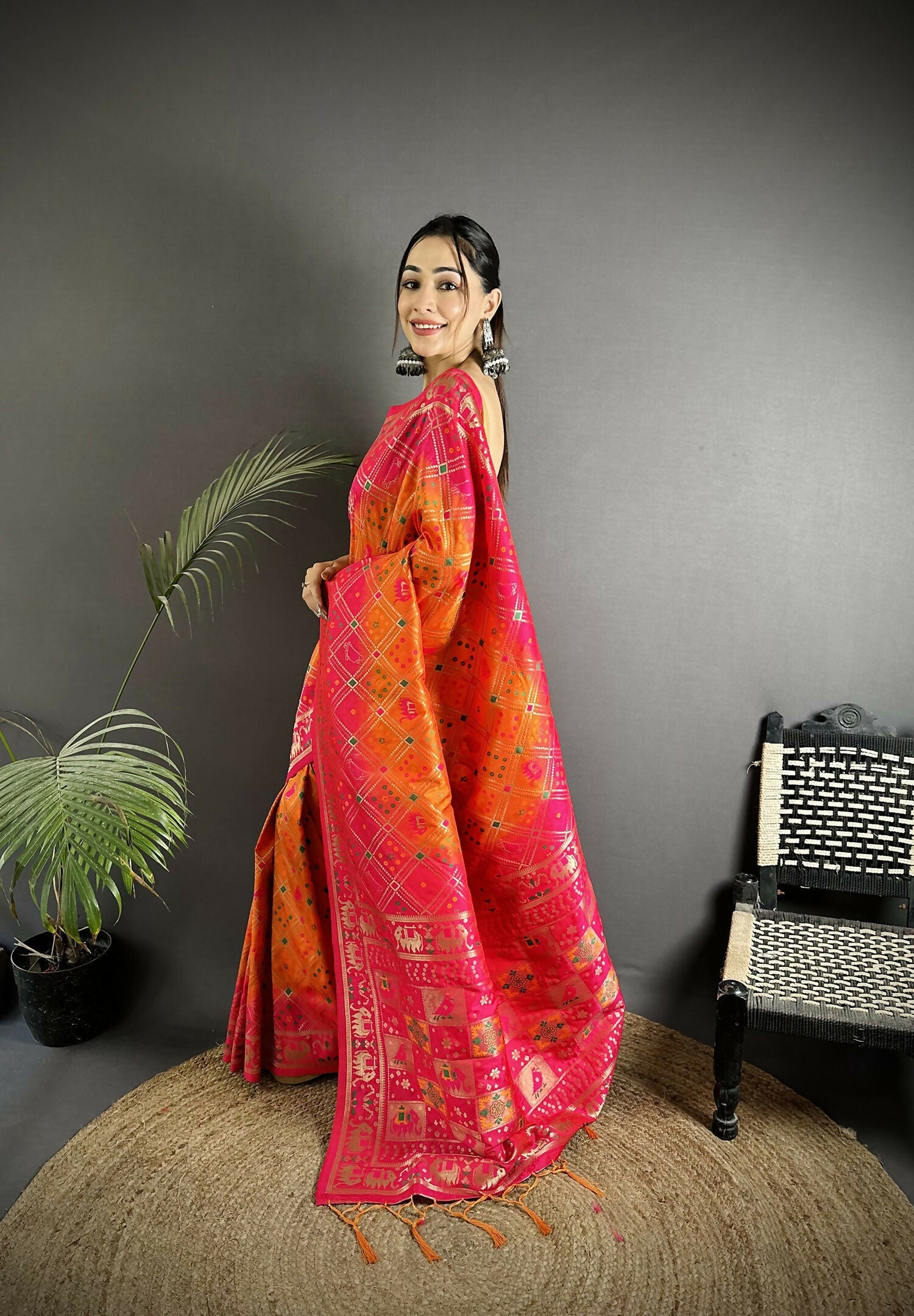 Joban Fashion Orange And Pink Geometric Pattern Soft Silk Patola Saree - Distacart