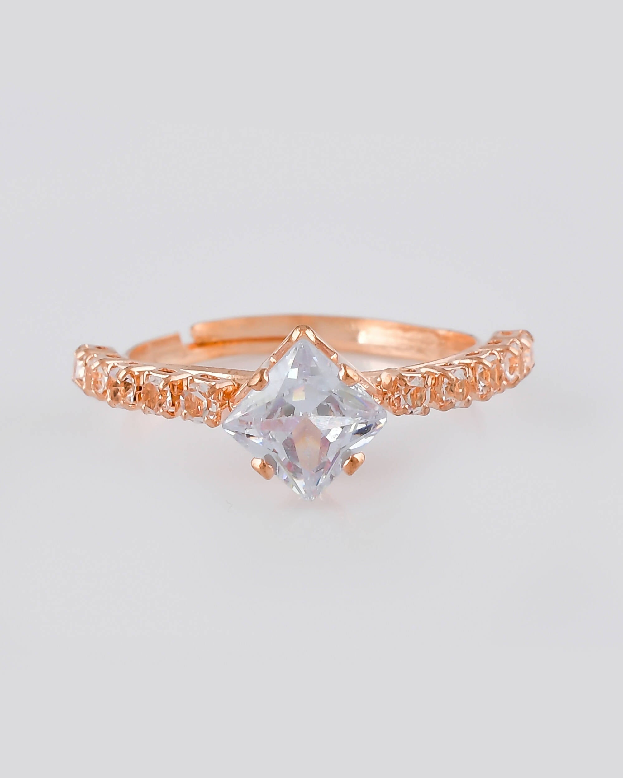 VOJ white CZ-detail Stainless Steel Cubic Zirconia Gold-Polished adjustable finger Ring