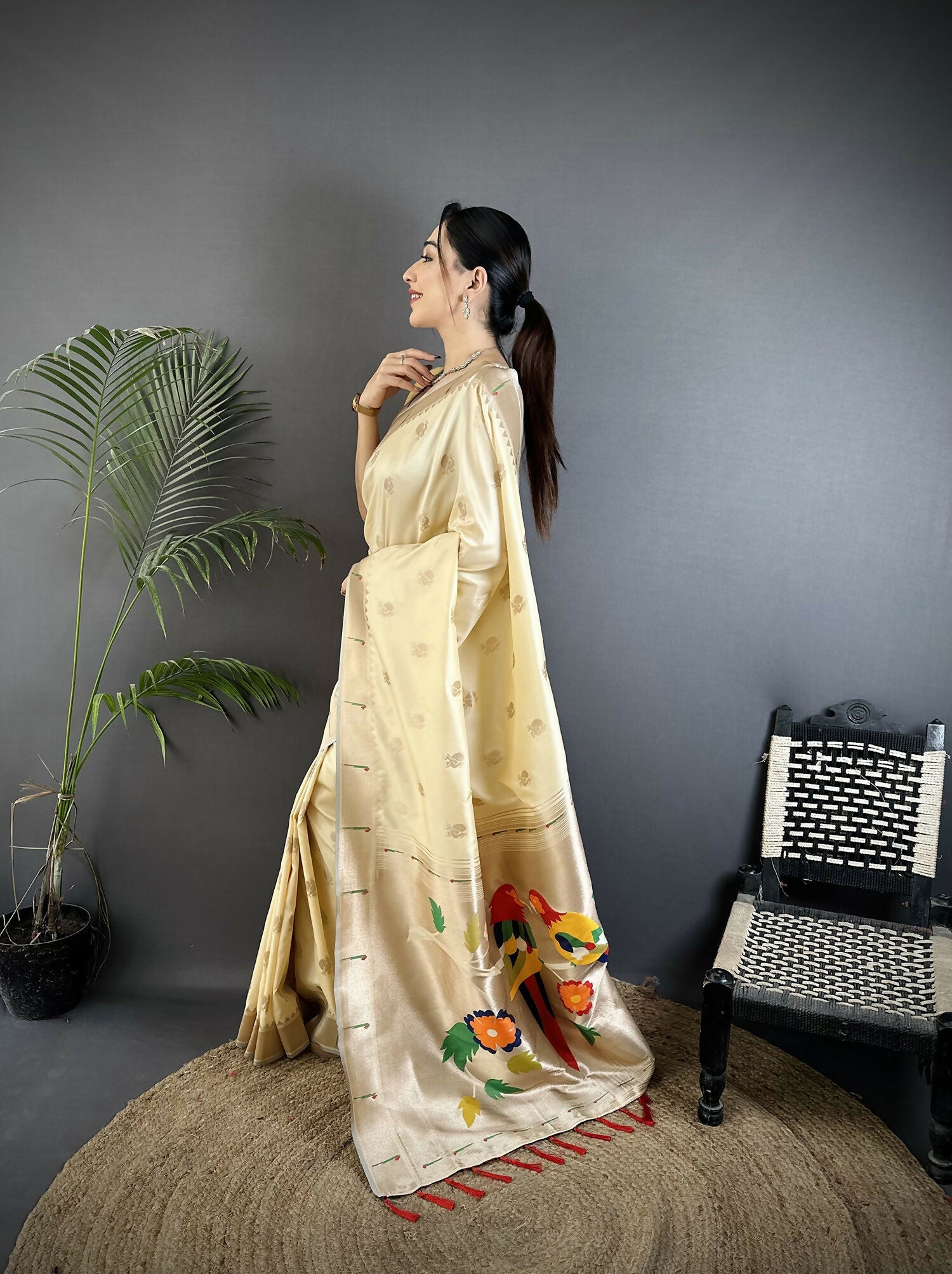 Joban Fashion Off-White Peacock & Floral Motifs Soft Silk Kanchipuram Saree - Distacart