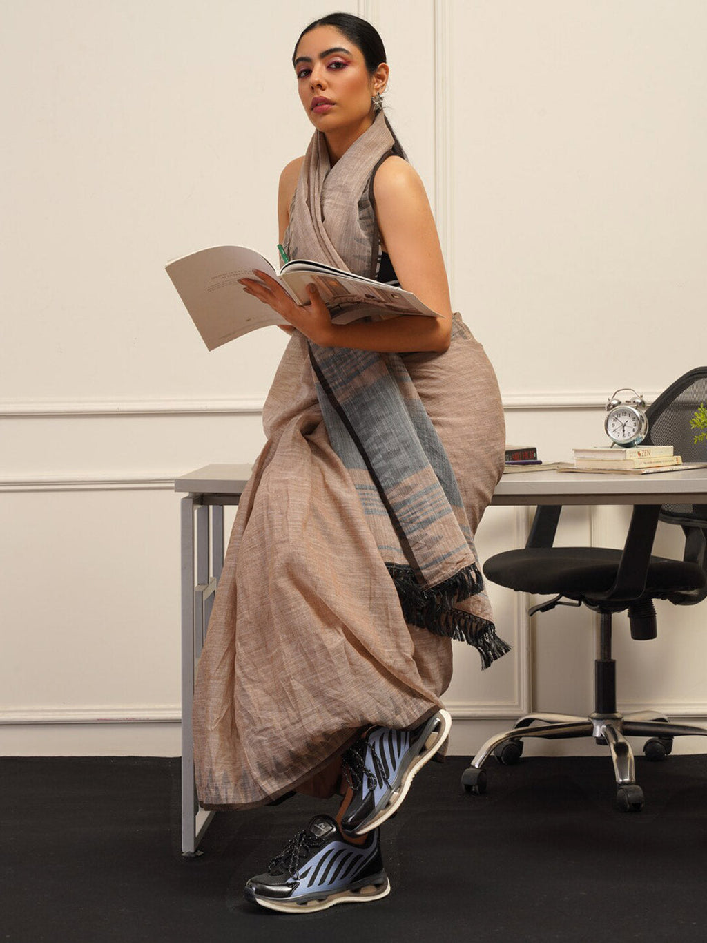Tikhi Imli Brown Printed Woven Design Saree - Distacart