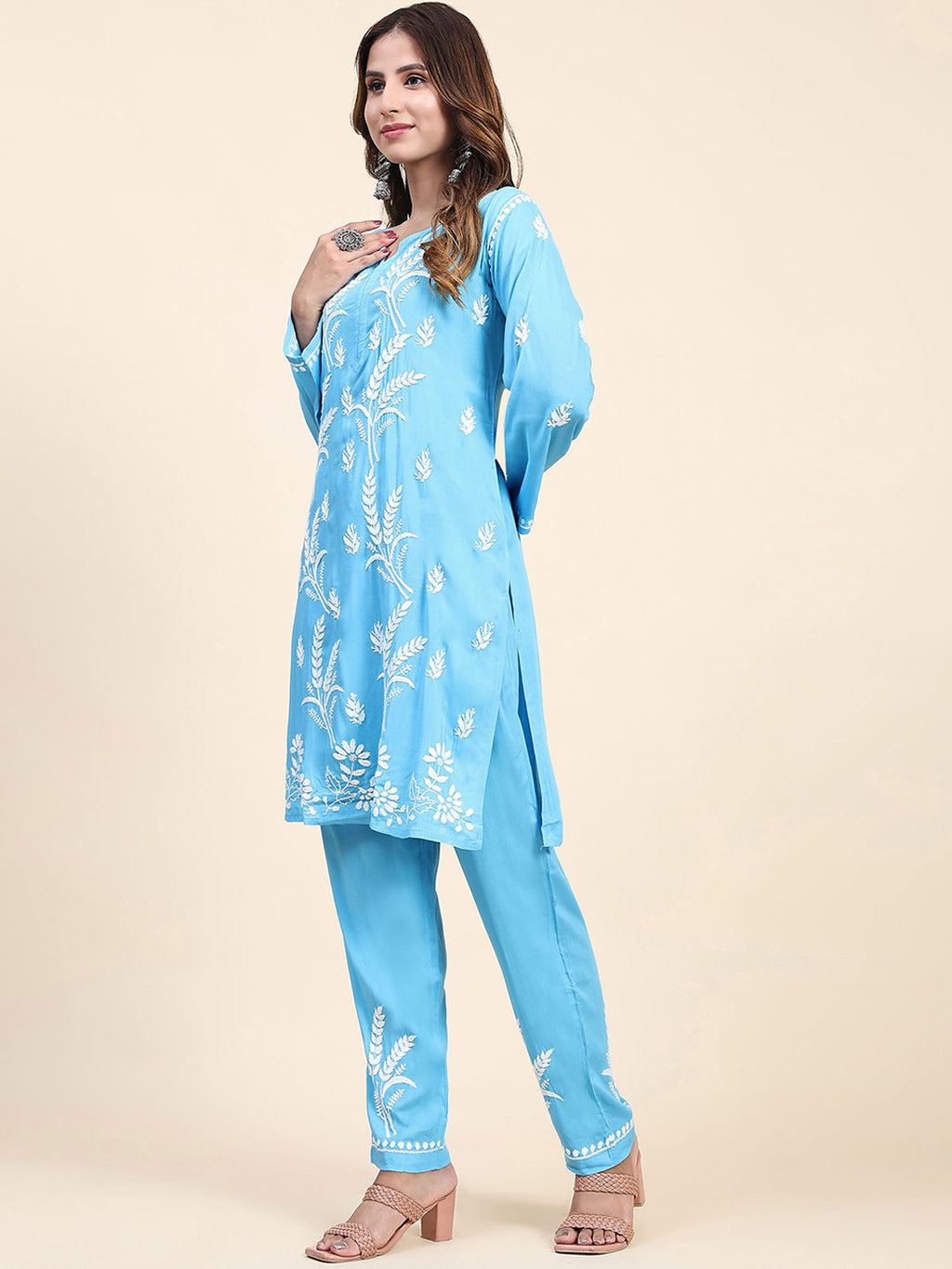 HOUSE OF KARI Floral Embroidered Chikankari Pure Cotton Straight Kurta With Trousers