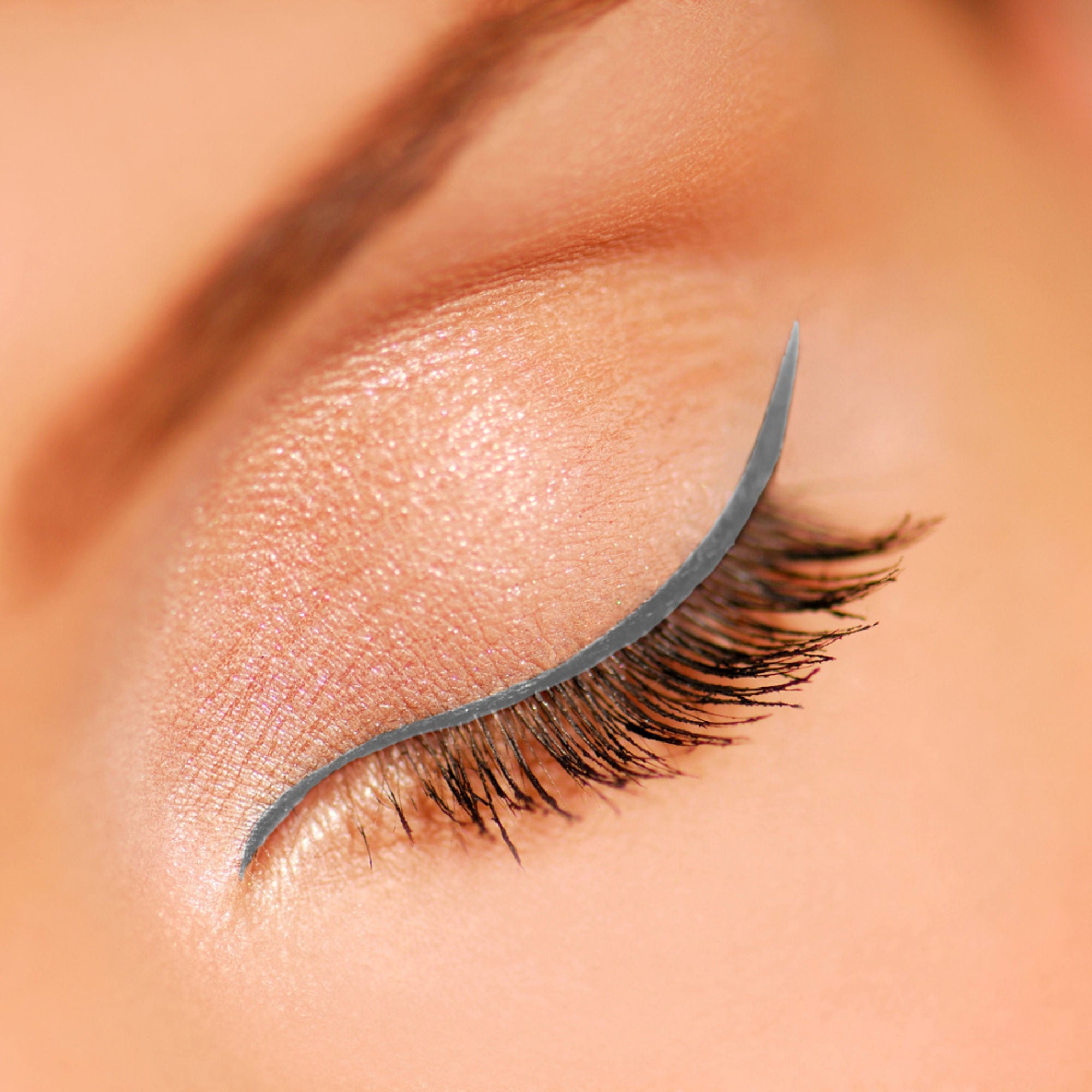 kinded liquid metallic eye liner greyish silver