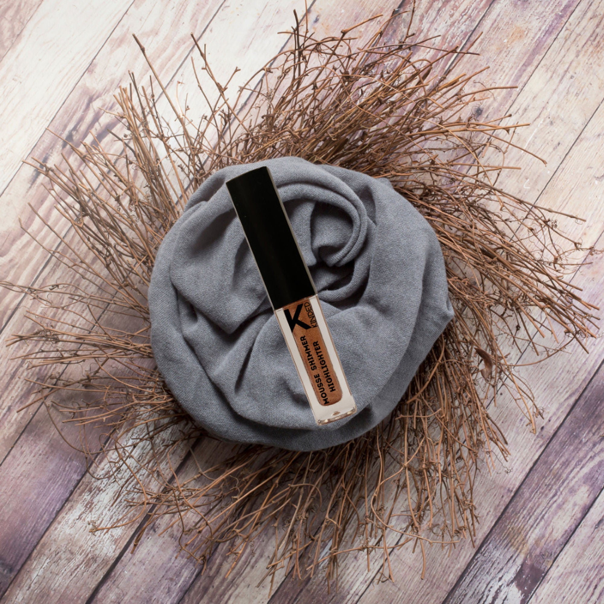 KINDED Mousse Shimmer Highlighter - Cool Copper