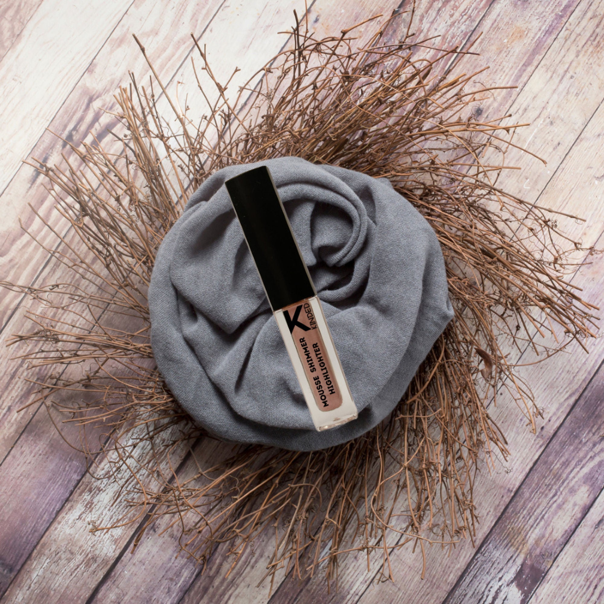 kinded mousse shimmer highlighter rose gold