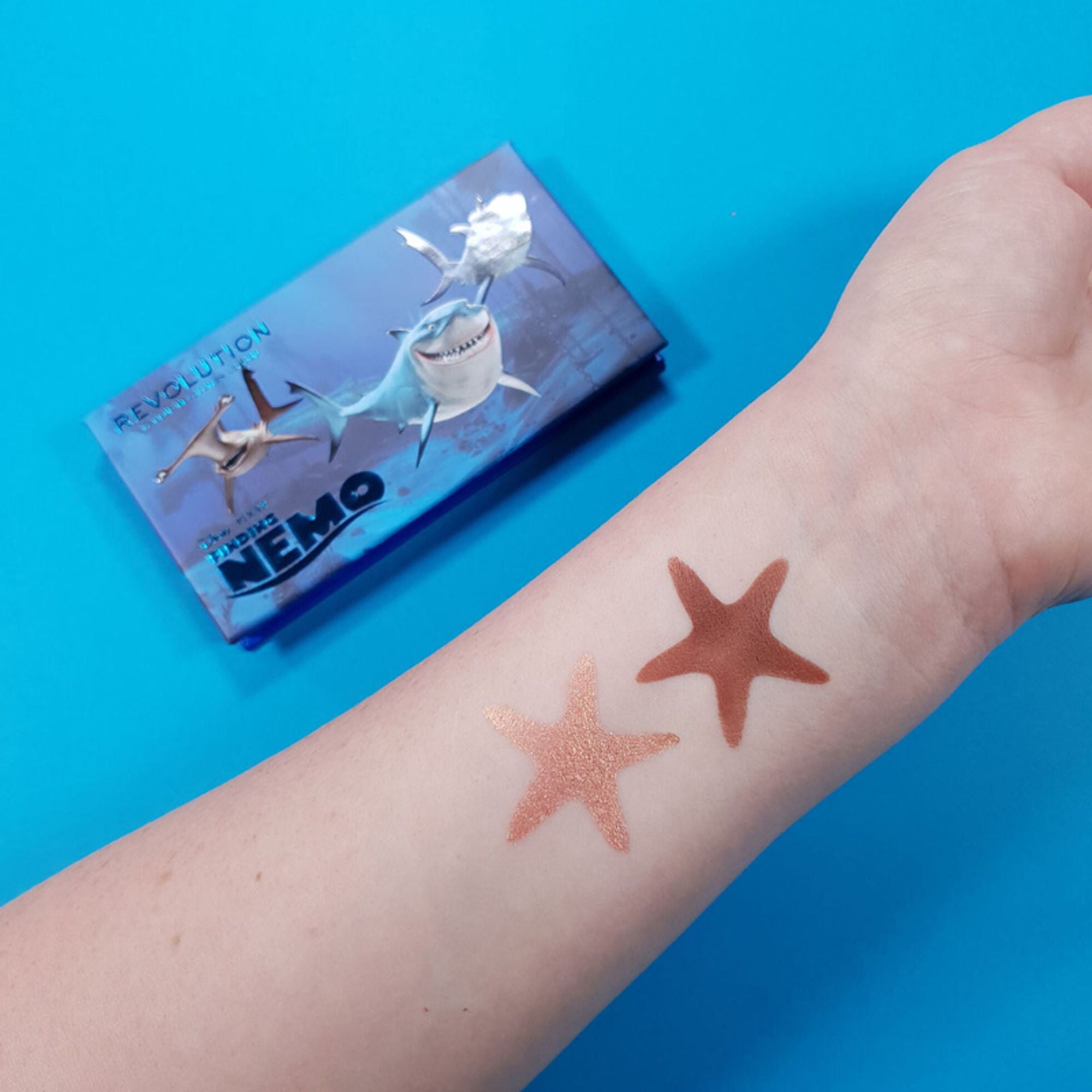 Makeup Revolution Disney Pixar's Finding Nemo X Revolution Bronzer & Highlighter Palette - Fish Are Friends - Distacart