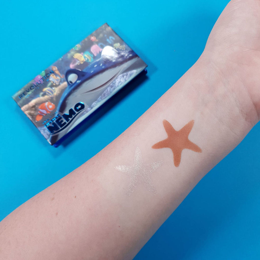 Makeup Revolution Disney Pixar's Finding Nemo X Revolution Bronzer & Highlighter Palette - Wake Up - Distacart