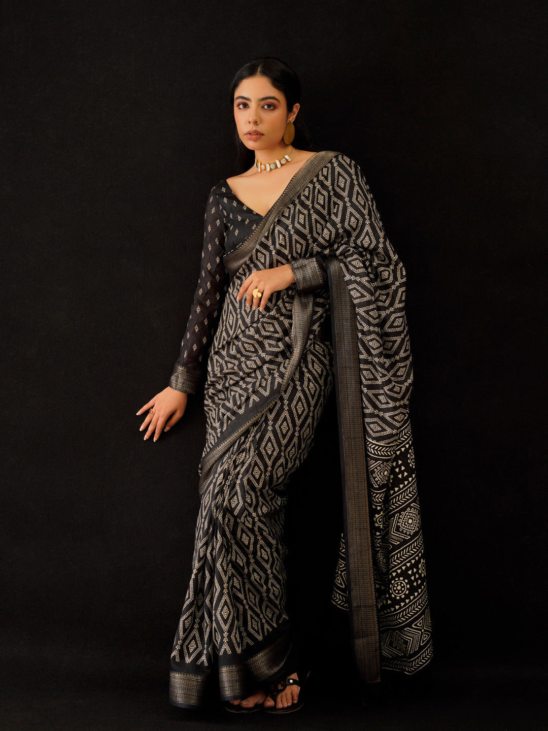 Tikhi Imli Black & Gold Geometric Printed Ready To Wear Saree - Distacart