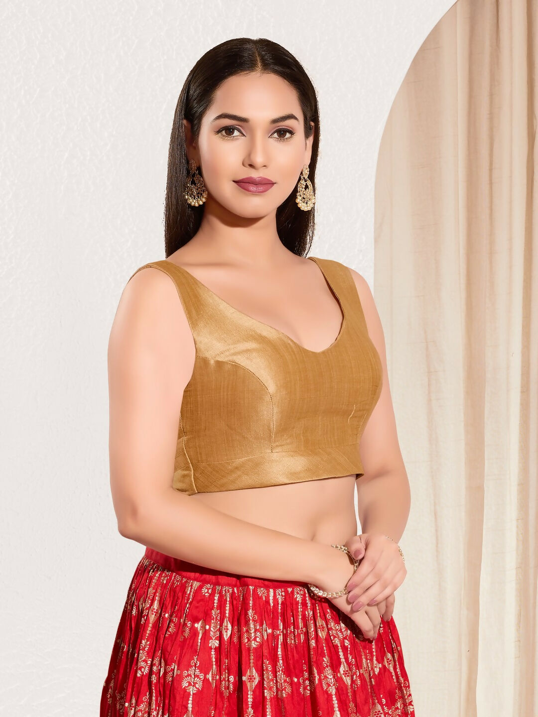 Joban Fashion Gold Mulberry Silk Padded Blouse With Round Neck Sleeveless - Distacart