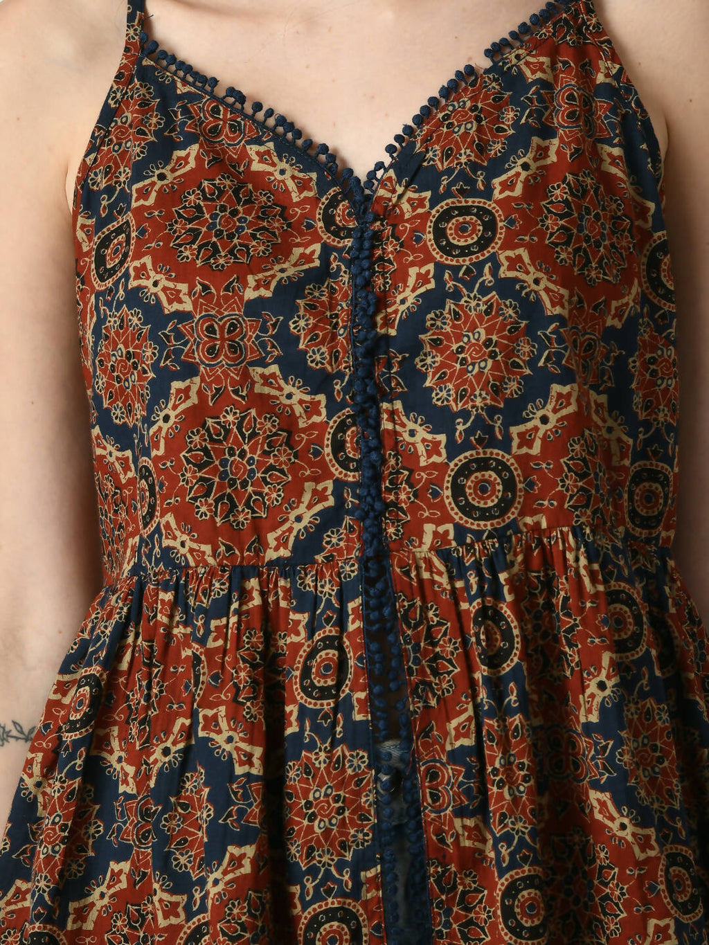 Myshka Women's Rust Printed Sweetheart Neck Top