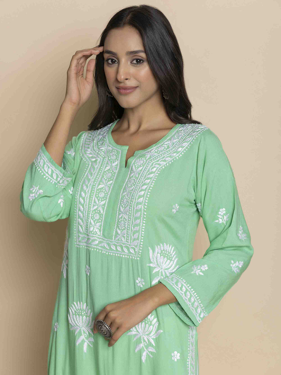 HOUSE OF KARI Floral Embroidered Chikankari Straight Kurta