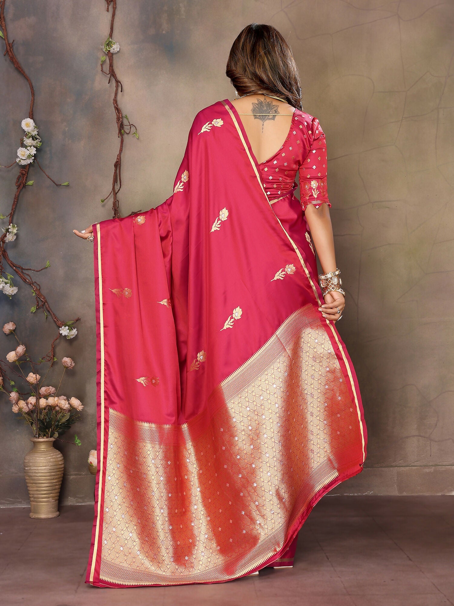 Joban Fashion Red Floral & Botanical Motifs Satin Silk Banarasi Silk Saree - Distacart