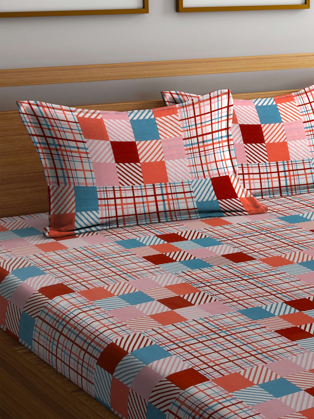 BOMBAY DYEING Marigold Pink Geometric Cotton 104 TC King Bedsheet & 2 Pillow Covers