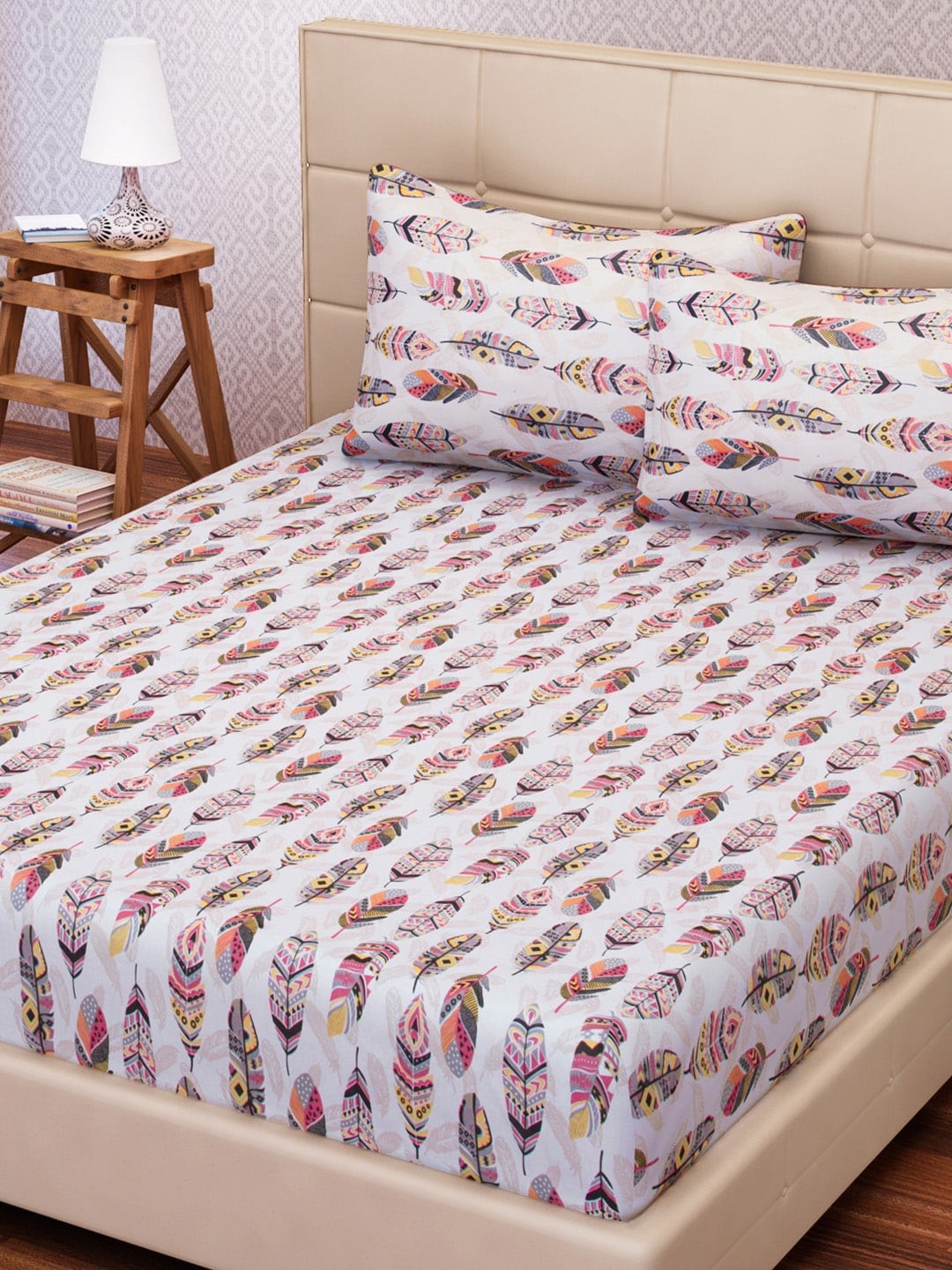 SEJ by Nisha Gupta White & Pink 144 TC Cotton King Bedsheet with 2 Pillow Covers