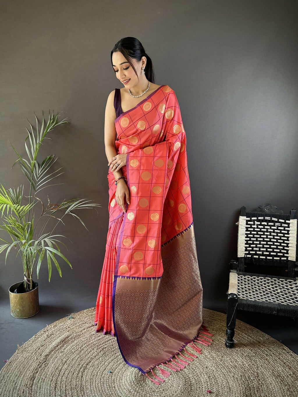Joban Fashion Pink Checked & Circular Motifs Soft Silk Banarasi Saree - Distacart
