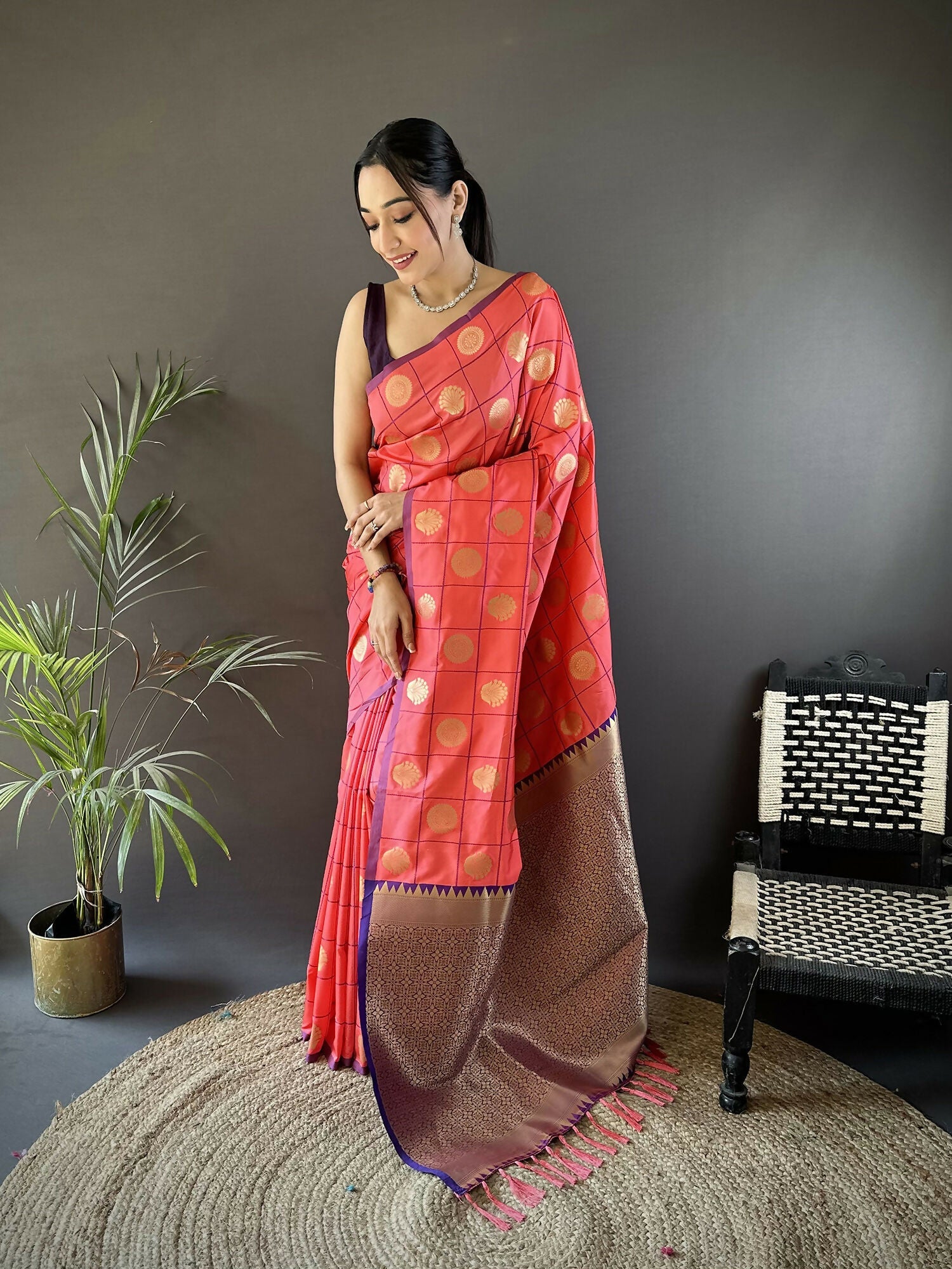 Joban Fashion Pink Checked & Circular Motifs Soft Silk Banarasi Saree - Distacart