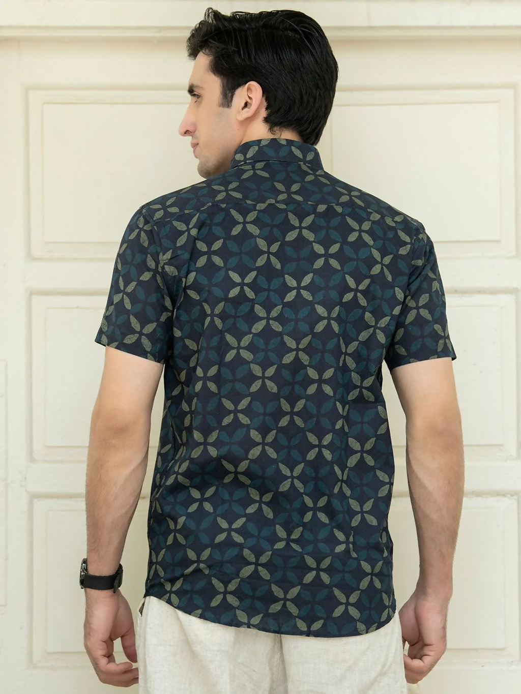Miravan Men's Pure Cotton Blue Abstract Printed Half Sleeve Slim Fit Shirt