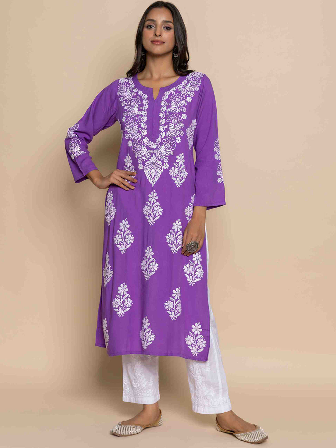HOUSE OF KARI Floral Chikankari Embroidered Notched Round Neck Straight Kurta