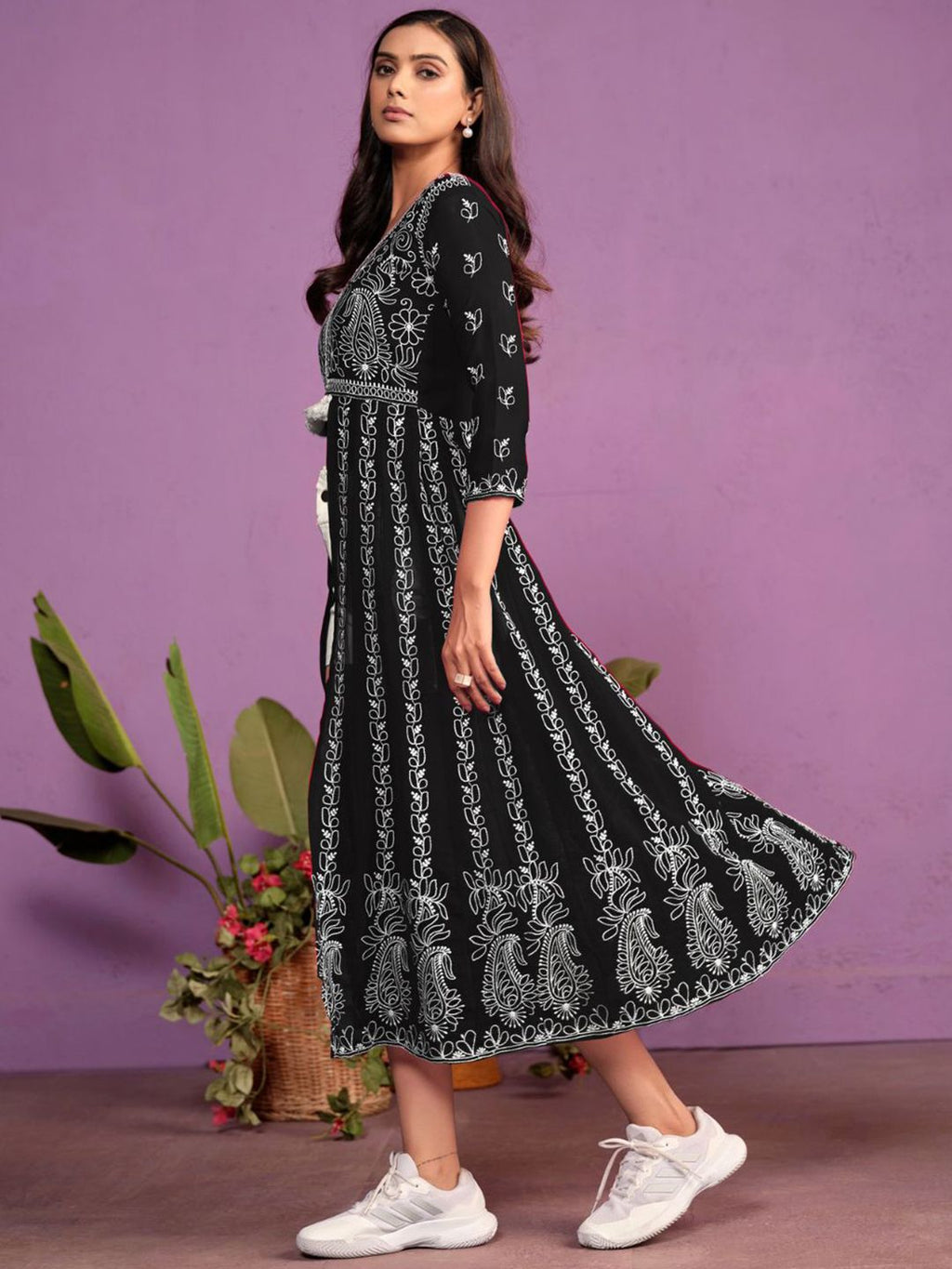 Sangria Women Chikankari Embroidered Round Neck Kurta