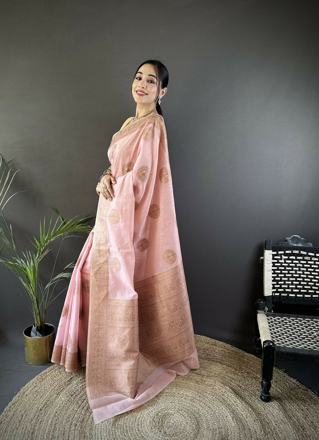 Joban Fashion Peach Floral & Paisley Linen Silk Banarasi Saree - Distacart
