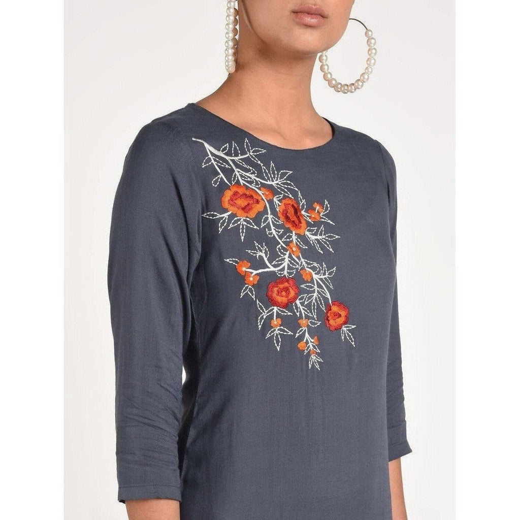Cheera Women's Rayon Straight Kurta With Beautiful Embroidery Patch (CH016K)