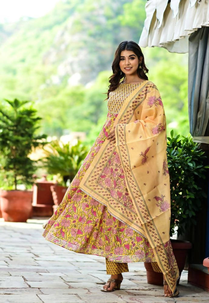 Yufta Women Yellow Floral Printed Pure Cotton Anarkali Kurta with Trouser & With Dupatta
