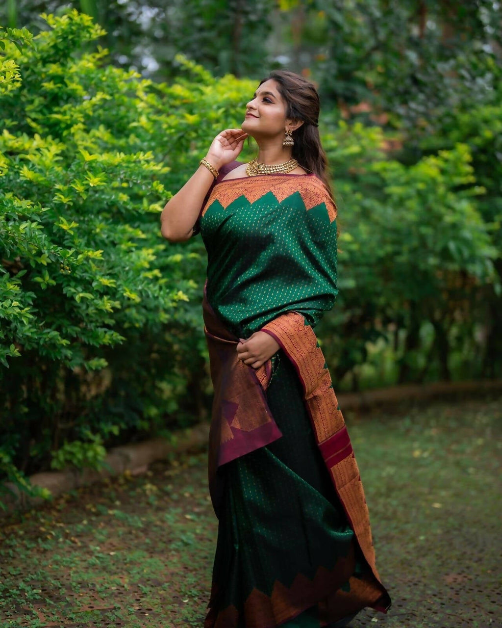 DEIANA'S Beautiful Designer Golden zari Soft Lichi Silk Saree - Green
