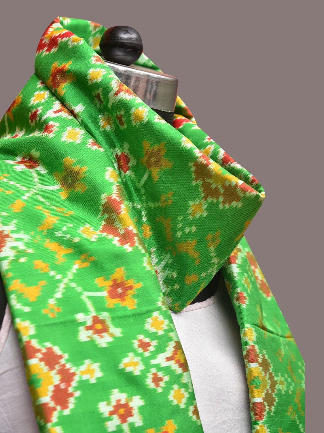 Green and Pink Pochampally Ikat Silk Handloom Dupatta with All Over Design - Global Threads