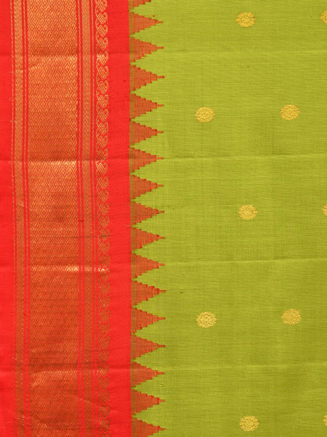Green and Red Gadwal Silk Handloom Saree with Mango Pallu Design - Global Threads
