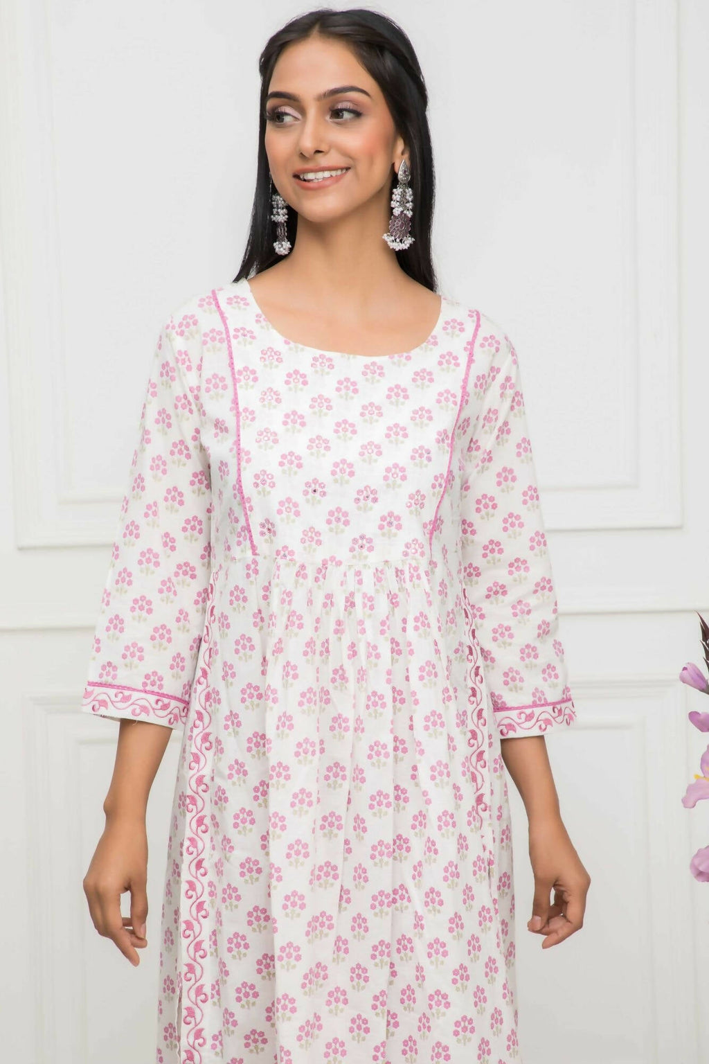 Myshka Women White Floral Rayon Straight Round Neck Kurtas - Distacart