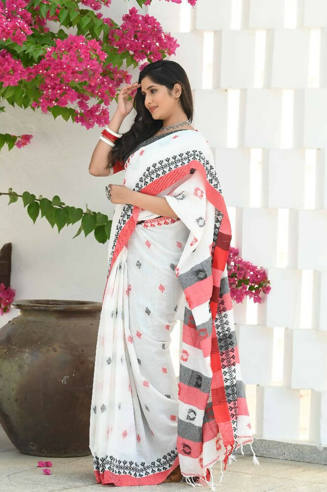 Beatitude White Cotton Tangail Saree