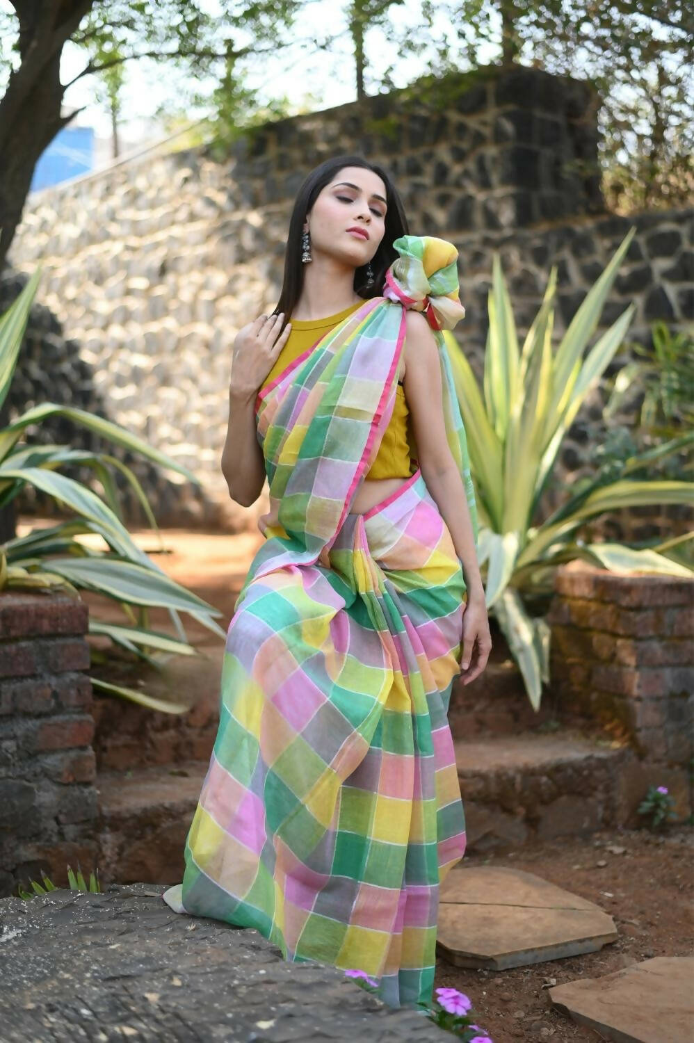 Very Much Indian Pure Linen Saree With Sleek Border And Exclusive Design - Beige - Distacart