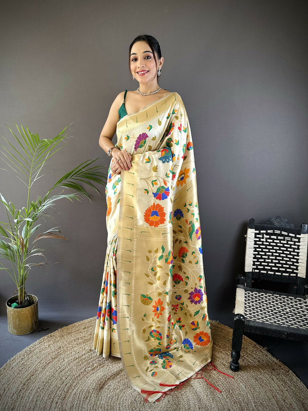 Joban Fashion Off-White  Zari Woven Floral Motifs Soft Silk Paithani Silk Saree - Distacart