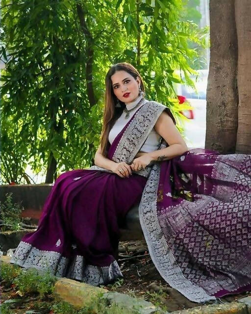 DEIANA'S Beautiful Designer Golden zari Soft Lichi Silk Saree - Majenta