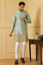 Zari Embroidered Kurta by Hilo Design