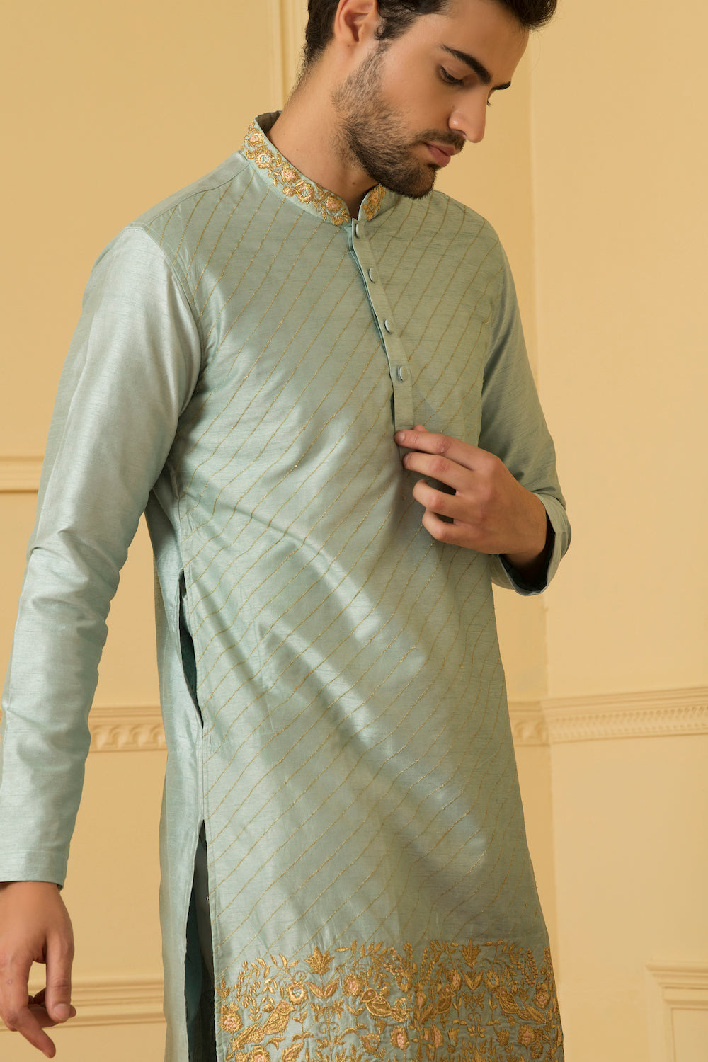 Floral Motif Zari Work Kurta by Hilo Design