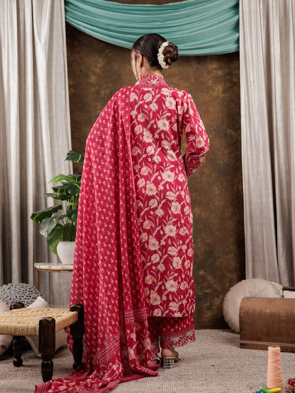 Yufta Hot Pink Floral Print Pure Cotton Beads Straight Kurta Dupatta Set With Lace Detailing