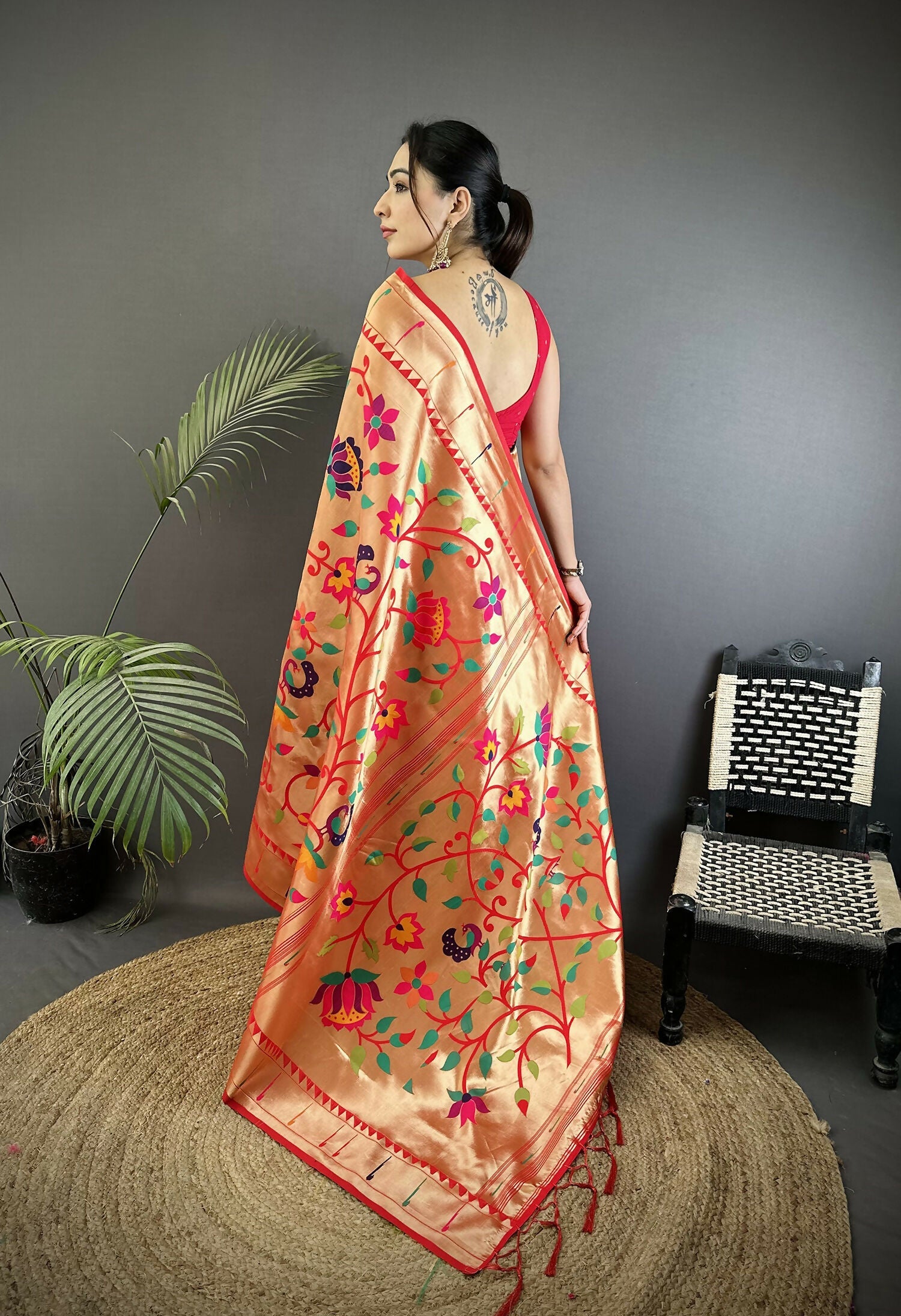 Joban Fashion Reddish Pink Floral & Leaf Soft Silk Paithani Saree - Distacart