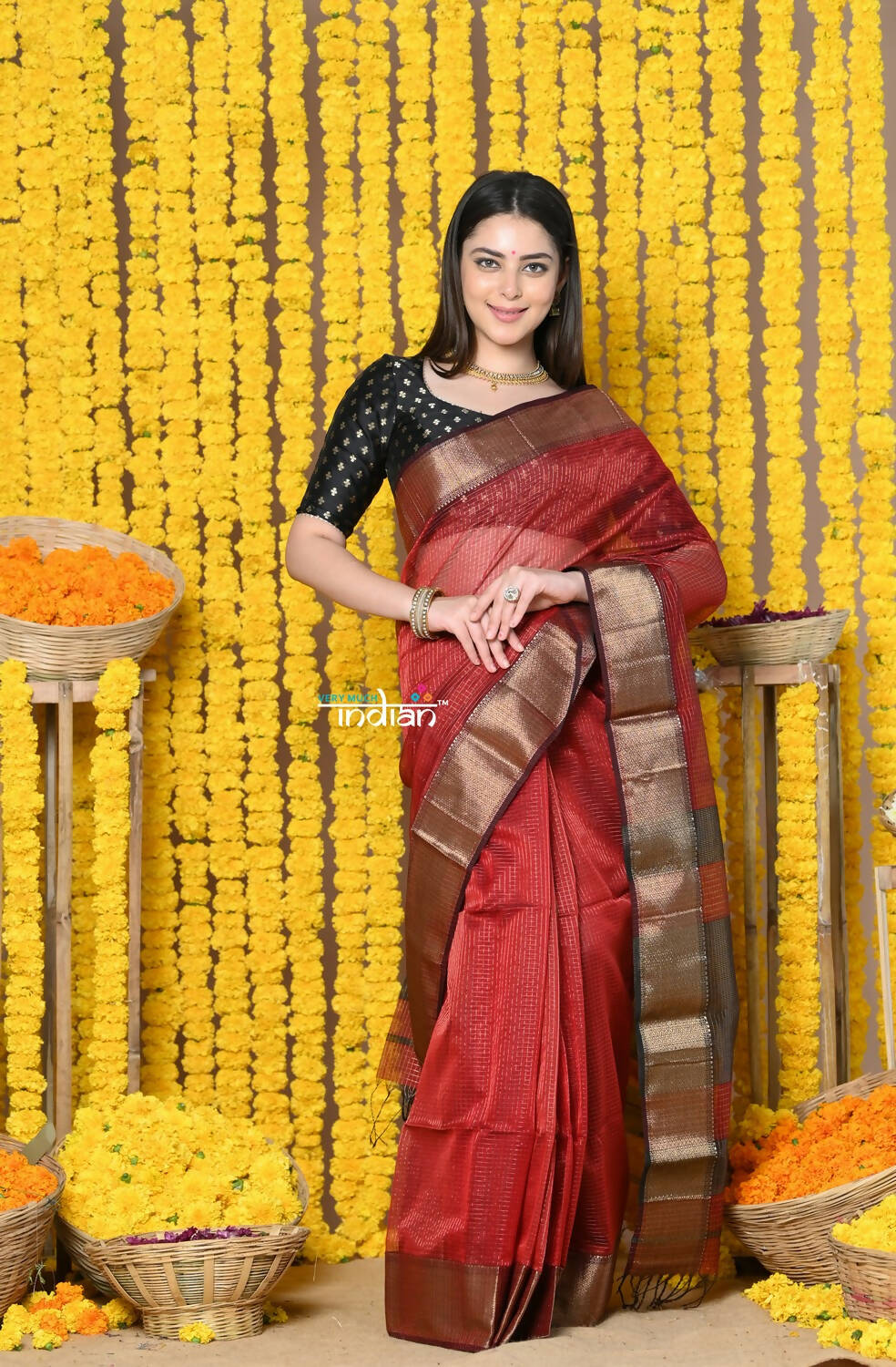 Very Much Indian Rajsi - Handloom Ari Checks Cotton Silk Saree With Golden Border - Maroon