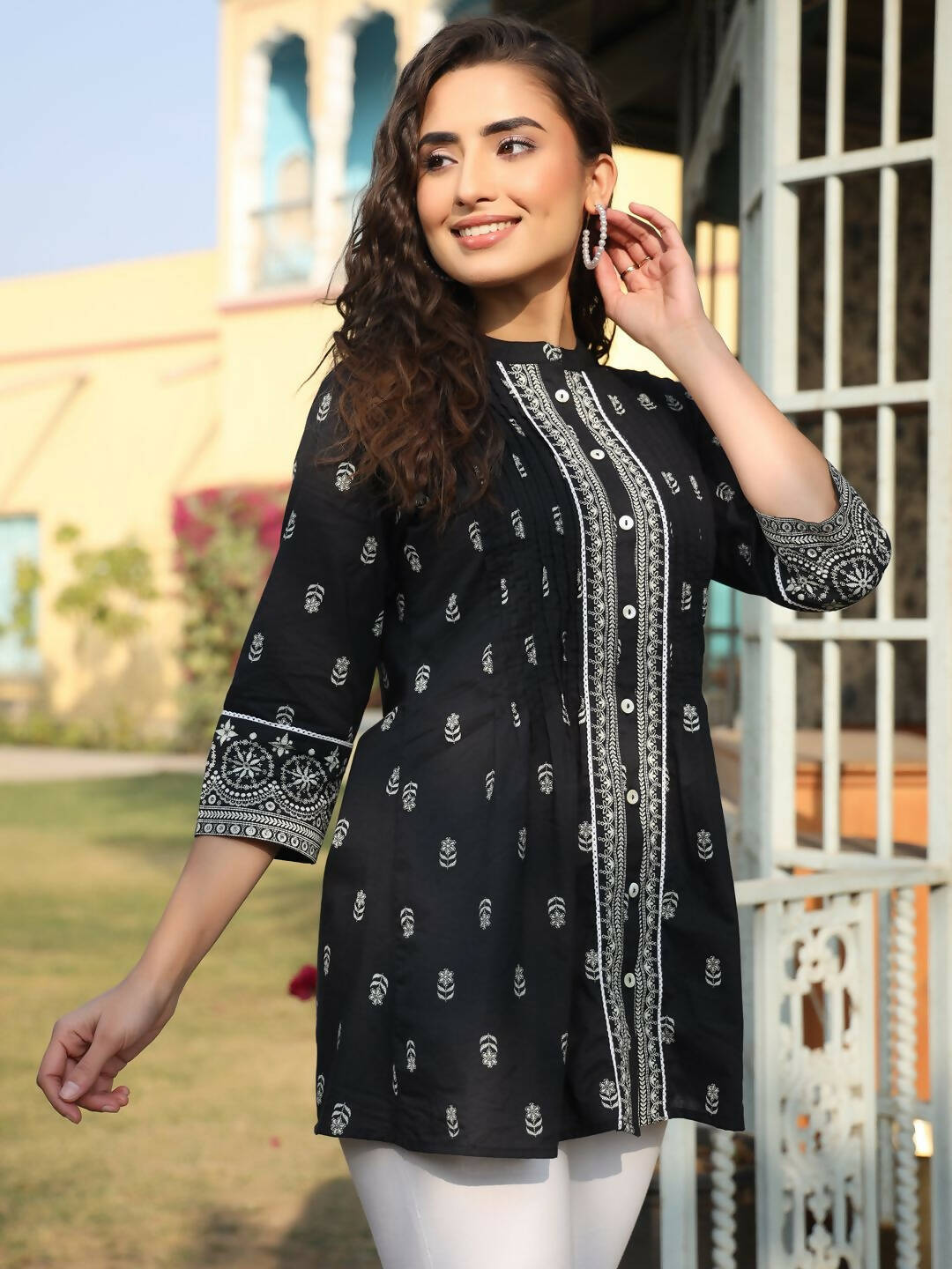 Juniper Women's Black Cambric Floral Printed Tunic - Distacart