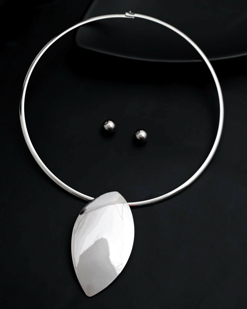 VOJ Silver Plated Western Hasli with Studs Earrings Set