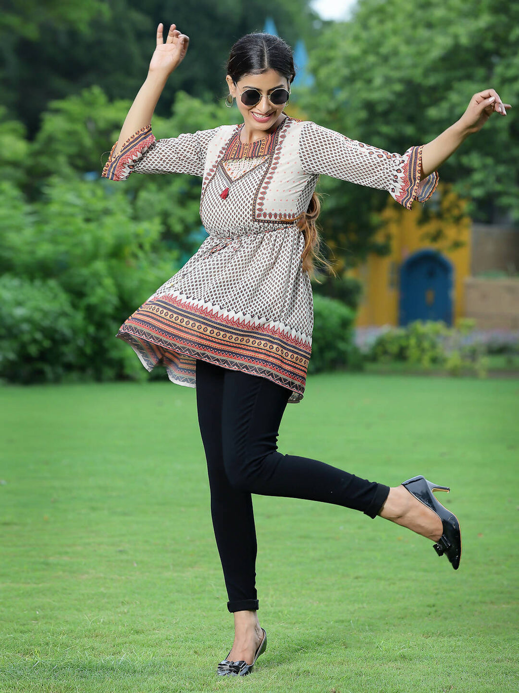 Juniper Women's Ivory Georgette Geometric Printed Tunic - Distacart