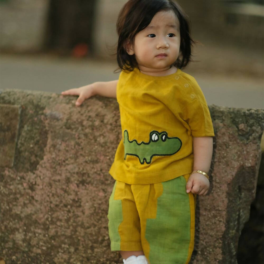 Mhyssa Nero Half Sleeve Yellow T-shirt with Shorts Set For Kids