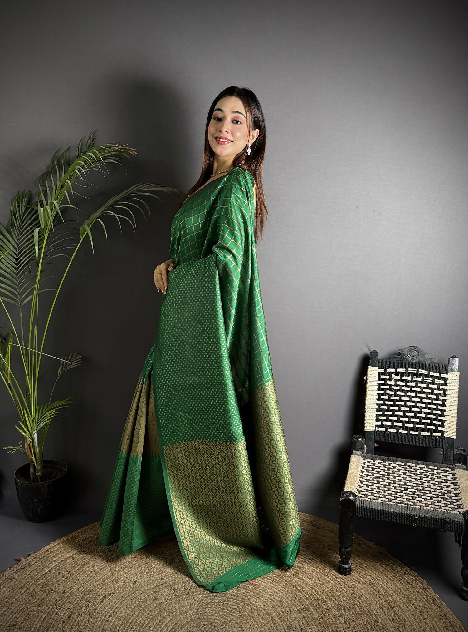 Joban Fashion Emerald Green Banarasi Soft Lichi Silk Checks & Woven Saree - Distacart
