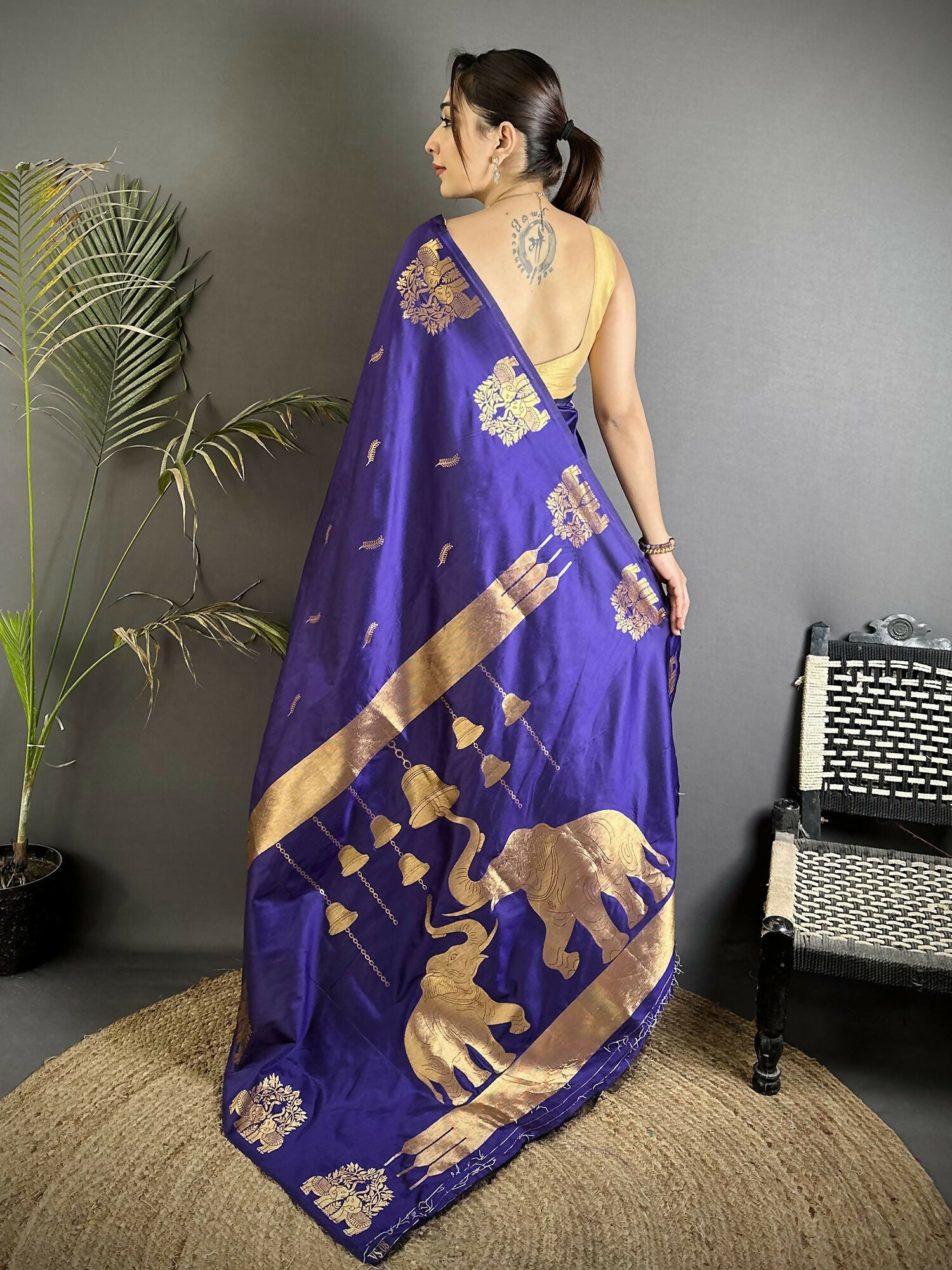 Joban Fashion Violet Motifs Zari Weaving Soft Silk Banarasi Saree