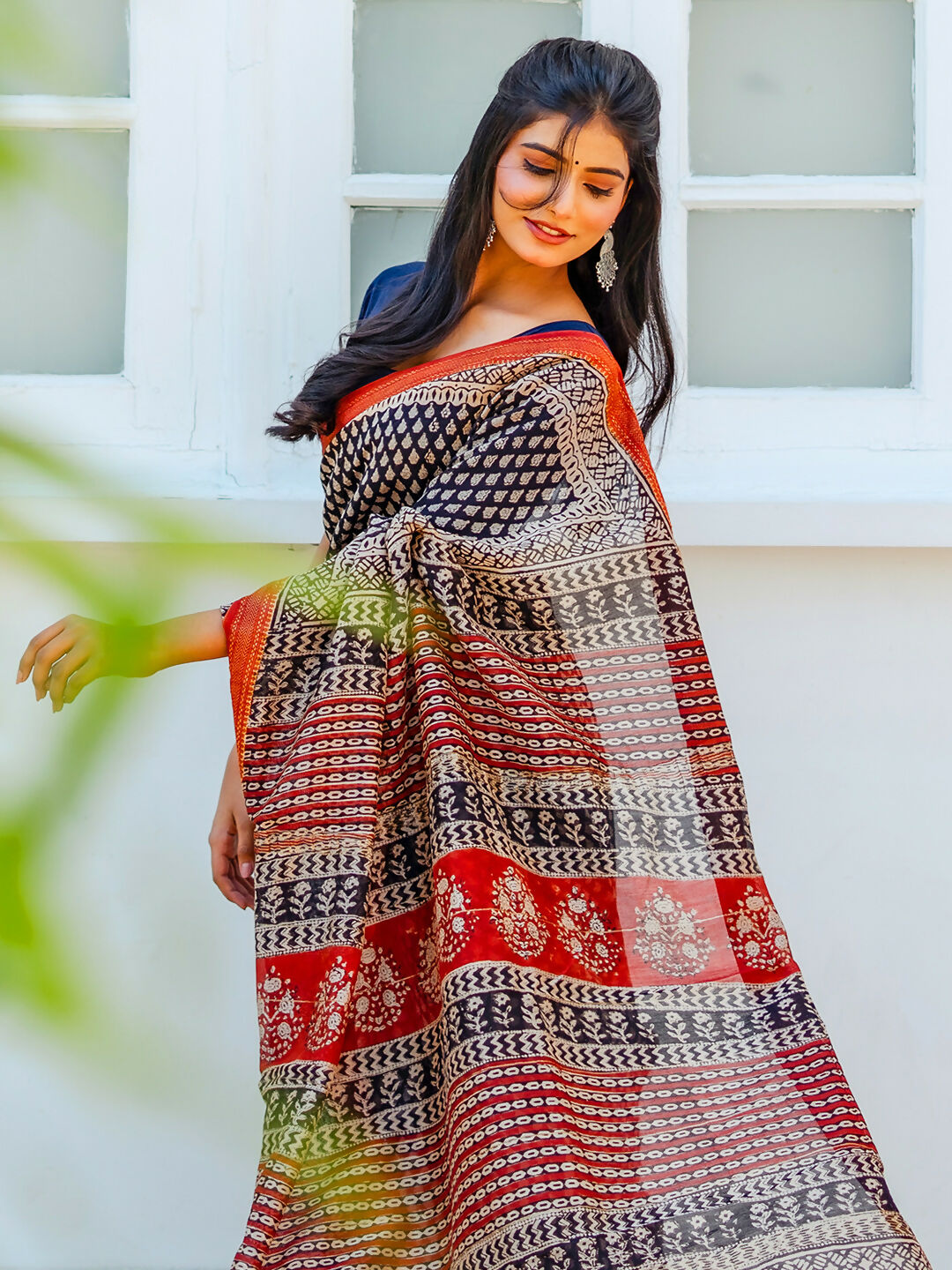 Zibaa Hand-Blocked Pure Maheshwari Silk Navy Blue Saree - Distacart