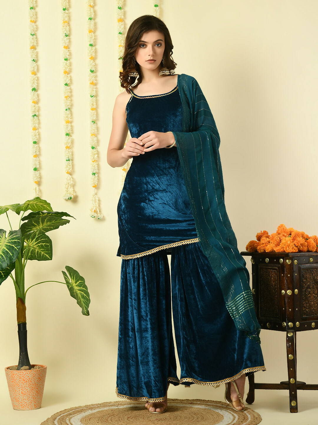 Myshka Women's Teal Velvet Kurti & Sharara With Dupatta Party Sets