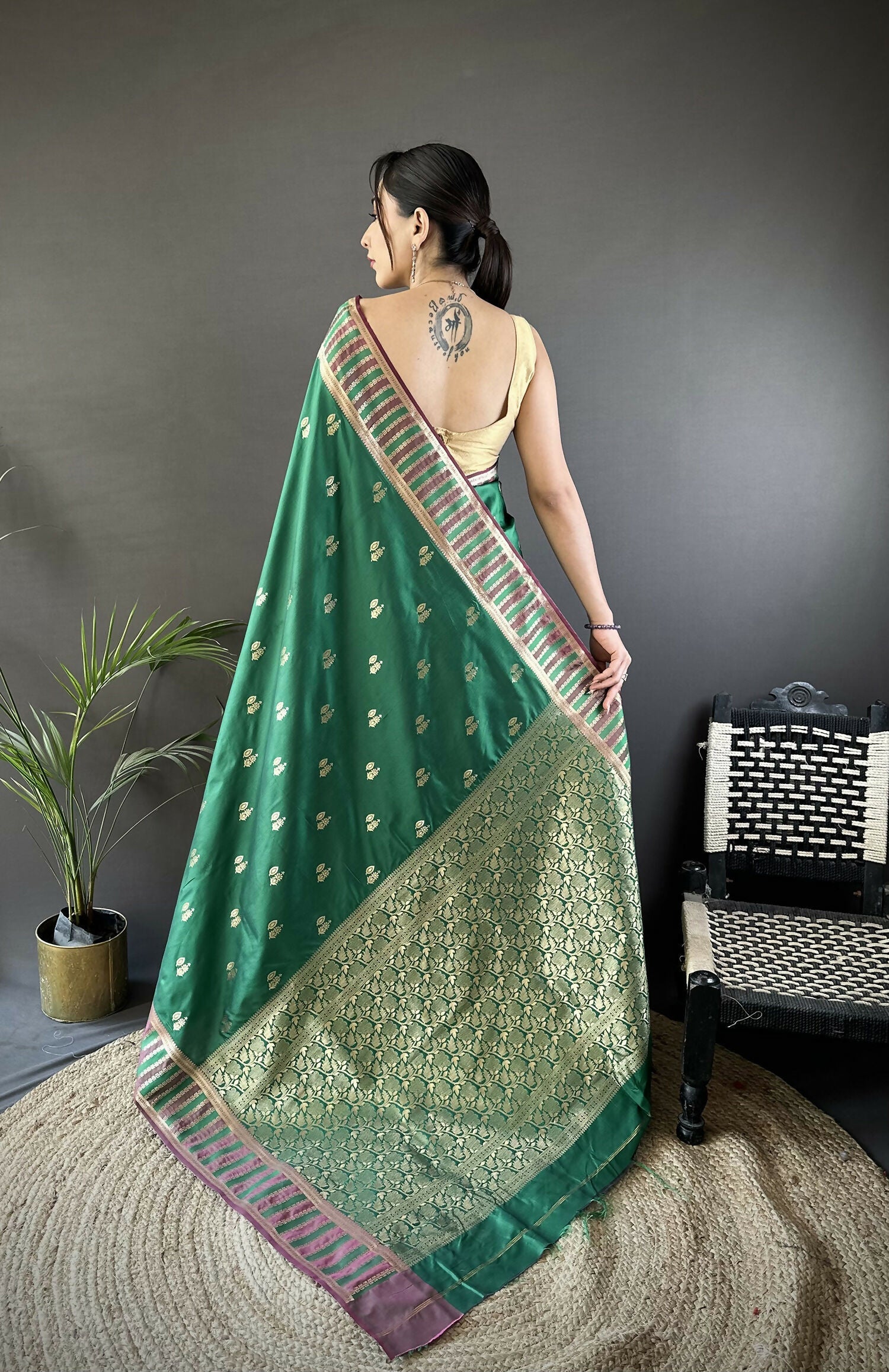 Joban Fashion Green Woven Zari Motifs Lichi Silk Banarasi Silk Saree - Distacart