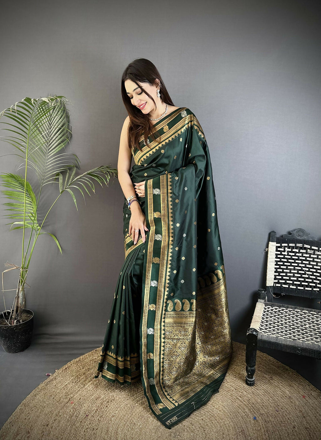 Joban Fashion Dark Green Banarasi Soft Silk Woven Saree - Distacart